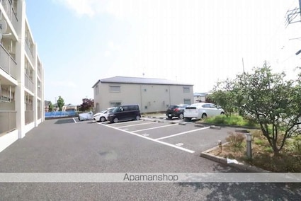 リードアヴニール[1K/31.86m2]の駐車場3