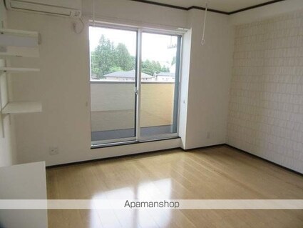 ｉ・Ｃｏｕｒｔ　Ａ[1K/32.13m2]のリビング・居間