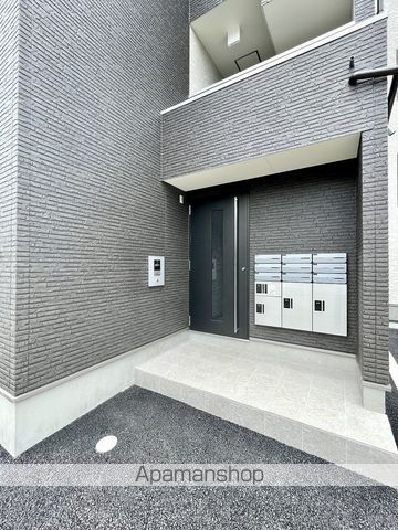 REGALEST東海学園前の玄関写真
