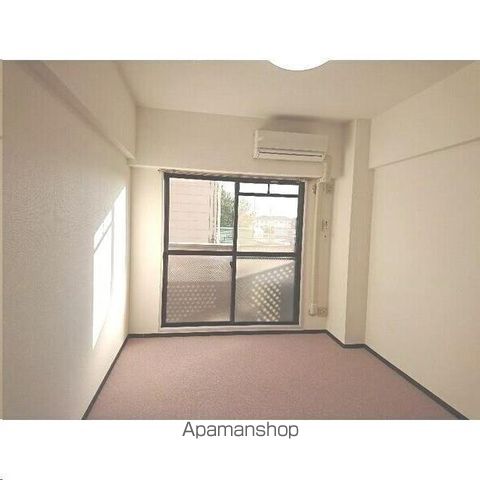 ロイヤルヒルズ鶴巻の内装写真