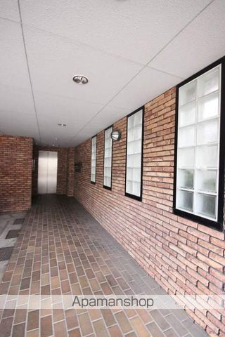 アウトサイダー京橋の玄関写真