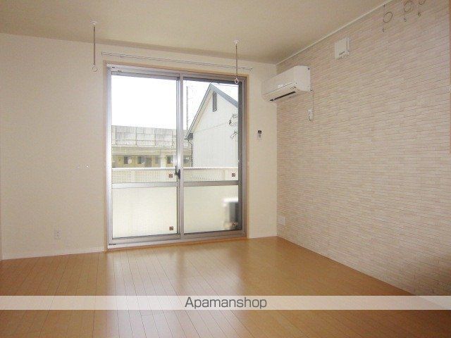 長野県長野市安茂里小市１丁目[2LDK/67.14m2]のリビング・居間