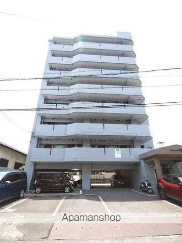 マンション春夏秋冬の外観写真