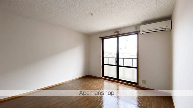 ANIESU BEE IIの内装写真