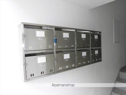 和歌山県和歌山市六十谷[1R/47.06m2]の共用部1