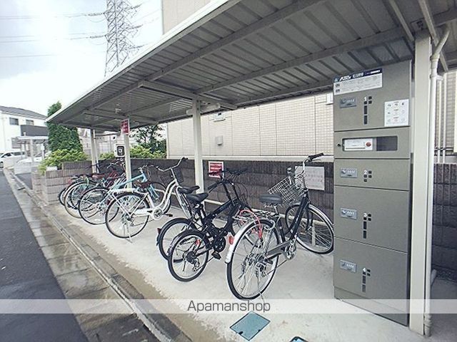 クレーストSの玄関写真