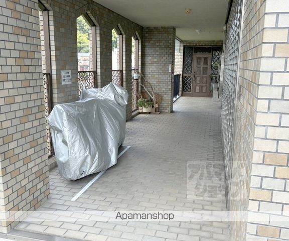 ウエストアベニューの玄関写真