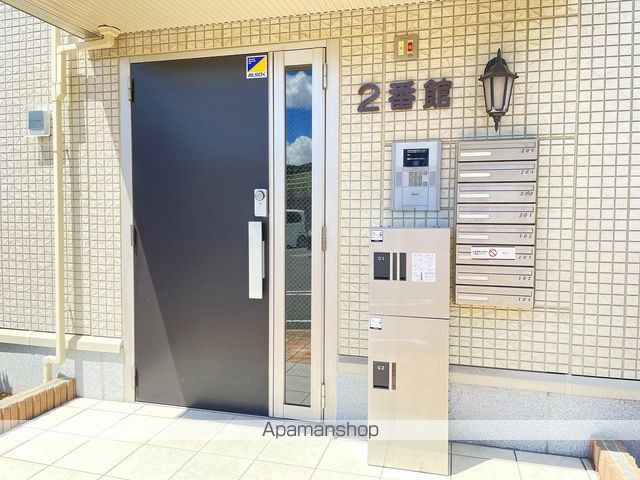 CLE DU BONHEUR 2番館の玄関写真