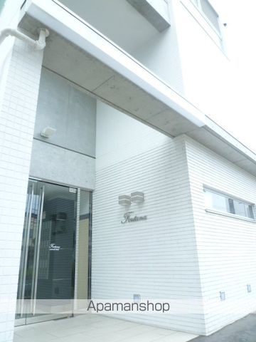 フォルトゥーナ学園前の玄関写真