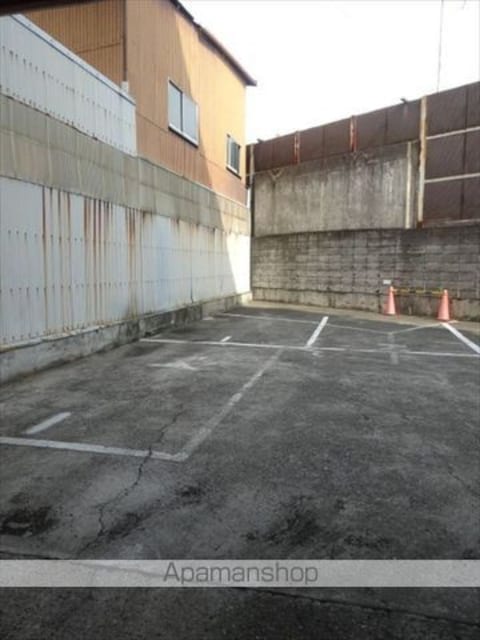 フォースアベニュー[1R/13.87m2]の駐車場