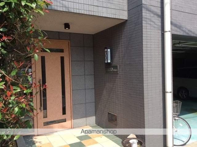 佐藤ビルの玄関写真