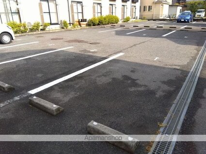 香川県坂出市久米町２丁目[1K/26.49m2]の駐車場1