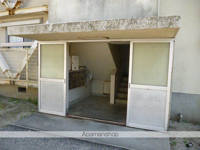 ビレッジハウス白枝1号棟の玄関写真