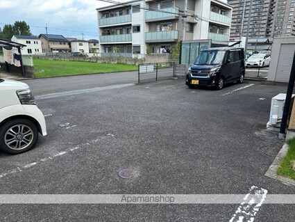 ピースポーター[2LDK/59.62m2]の駐車場1