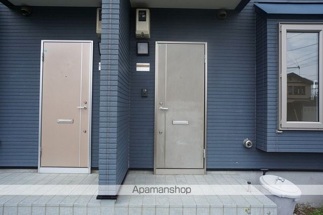 ノースピースB棟の玄関写真