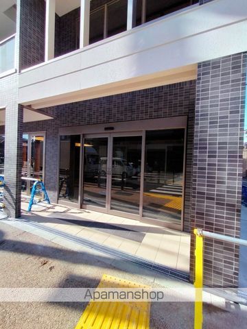 ヴィラナリー太子橋今市の玄関写真