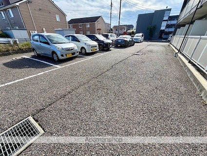 レオパレスミルキーウェイ[1K/20.81m2]の駐車場2