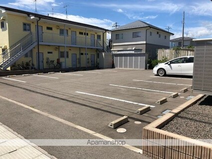 リヴェール[2DK/53.78m2]の駐車場