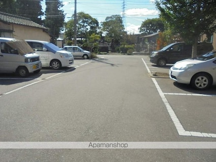 ルミナスアライＢ[3DK/61.89m2]の駐車場