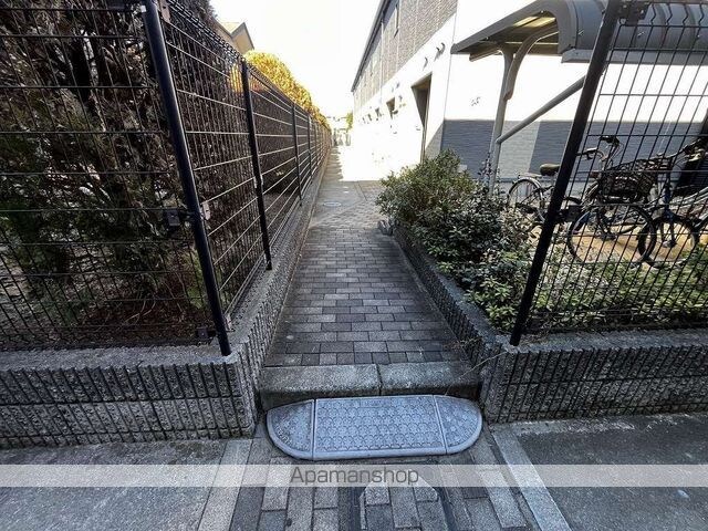 レオパレスクインスＢ[1K/23.61m2]のエントランス1