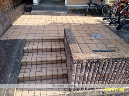 レオパレスアベイユ[1K/19.87m2]のエントランス