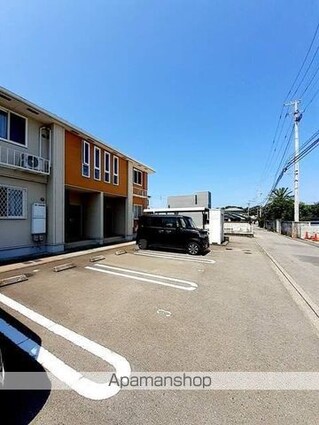 ガーデン西垣生[2DK/45.06m2]の駐車場