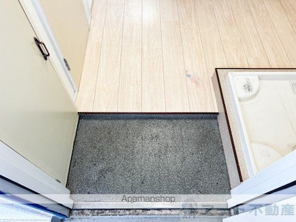 アルト雄郡　東棟[1R/22.9m2]の玄関