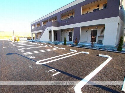 高尾崎　ＮＥＷ　ＴＯＷＮ　Ｌａ・Ｔｅｒｒｅ　Ｆ[1LDK/36m2]の駐車場2