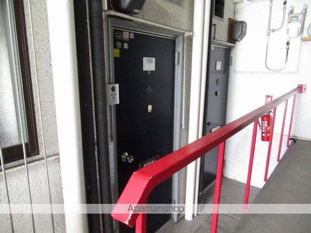カルチェラタンの玄関写真