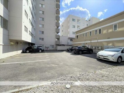 ロイヤルシティ参番館　若松町[2DK/45m2]の駐車場