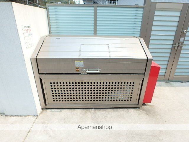 LIFEの外観写真