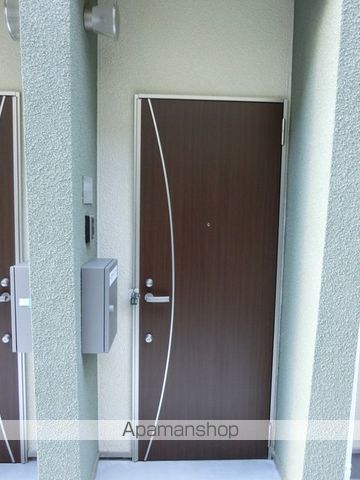 インタレストの玄関写真