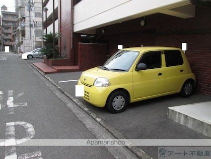 サンシャイン松山[4LDK/93.52m2]の駐車場
