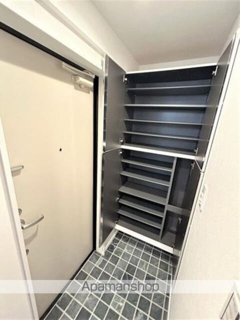 ＬｉｖｅＦｌａｔ森下Ⅱ[1DK/27.18m2]の玄関