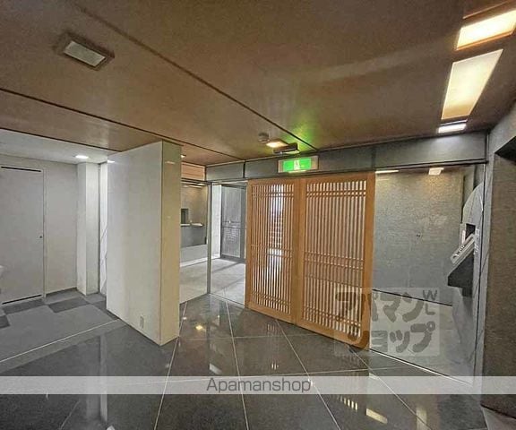 ヴェルビュ二条城東の玄関写真