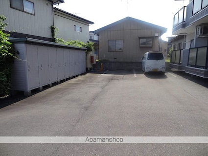 グランヴォワリエ[1K/34.65m2]の駐車場1