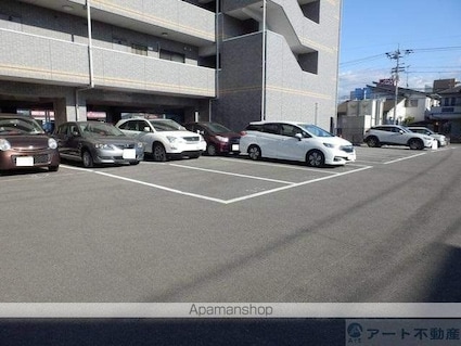 ウィステリアⅡ[2LDK/69.6m2]の駐車場