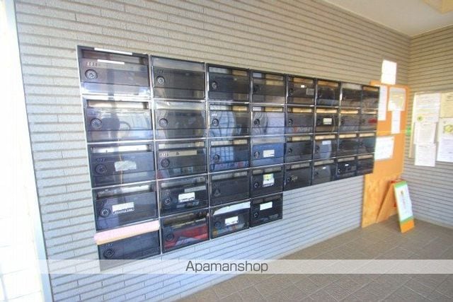 ロイヤル谷津の玄関写真