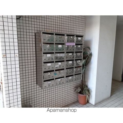 MKC新井薬師ハイツの玄関写真