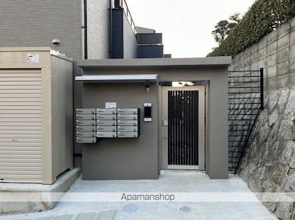 Ｒｅｌａｃｉｏｎ　Ｍ[1R/22.6m2]のエントランス