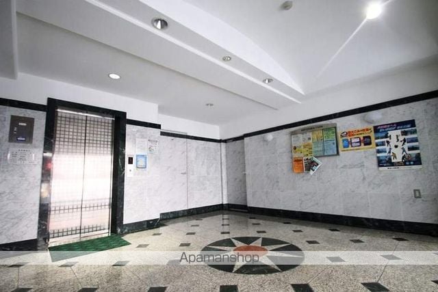 パレス東洋小松館の玄関写真