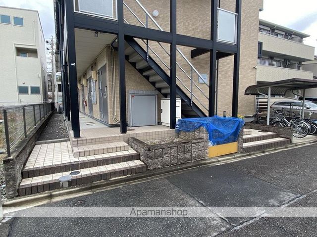 レオパレスどるちぇ志賀本通の玄関写真