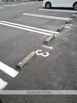 メゾン　ドゥ　ボヌールＣ[2DK/44.7m2]の駐車場3