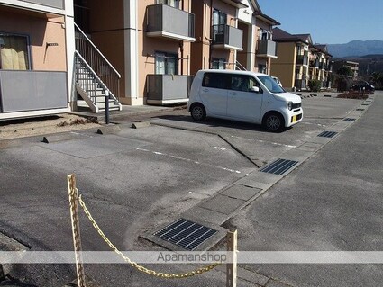 シェソワセレーノＣＤ[2K/42.48m2]の駐車場2