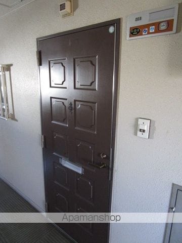 アークヒルズ上近江の玄関写真