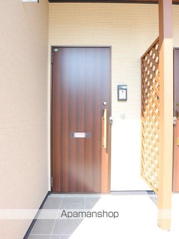 グランフラーヴ勝間Bの玄関写真