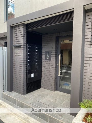 LEGALAND早稲田鶴巻町の玄関写真