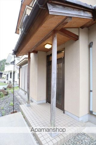 名張市 2階建 築31年の玄関写真
