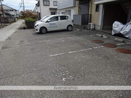 シャーメゾン・みさと[2LDK/53.28m2]の駐車場