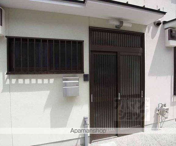大枝西長町テラスハウス4ー23の玄関写真